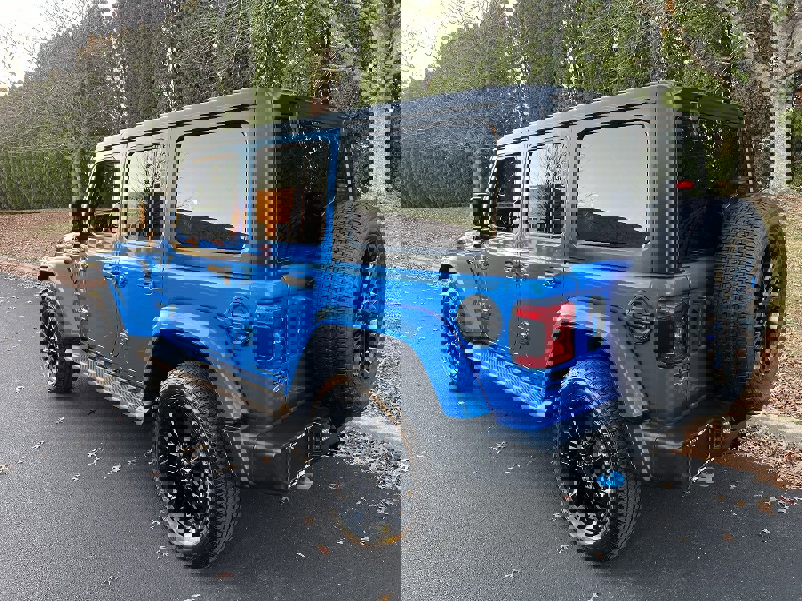 Used 2022 Jeep Wrangler Unlimited Sahara w/ Cold Weather Group image 32