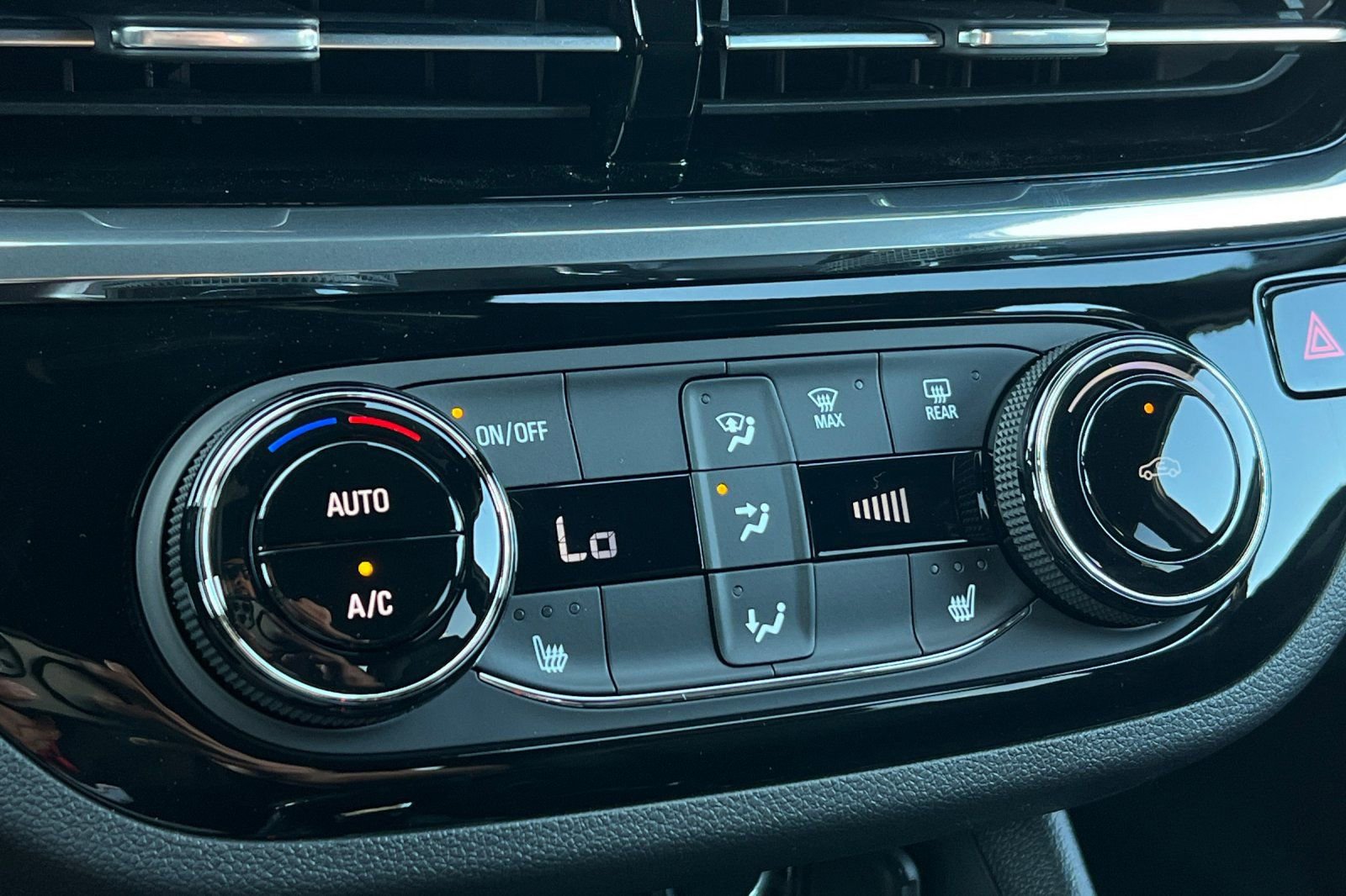 New 2026 Buick Envista Sport Touring w/ Convenience I Package FWD image 19