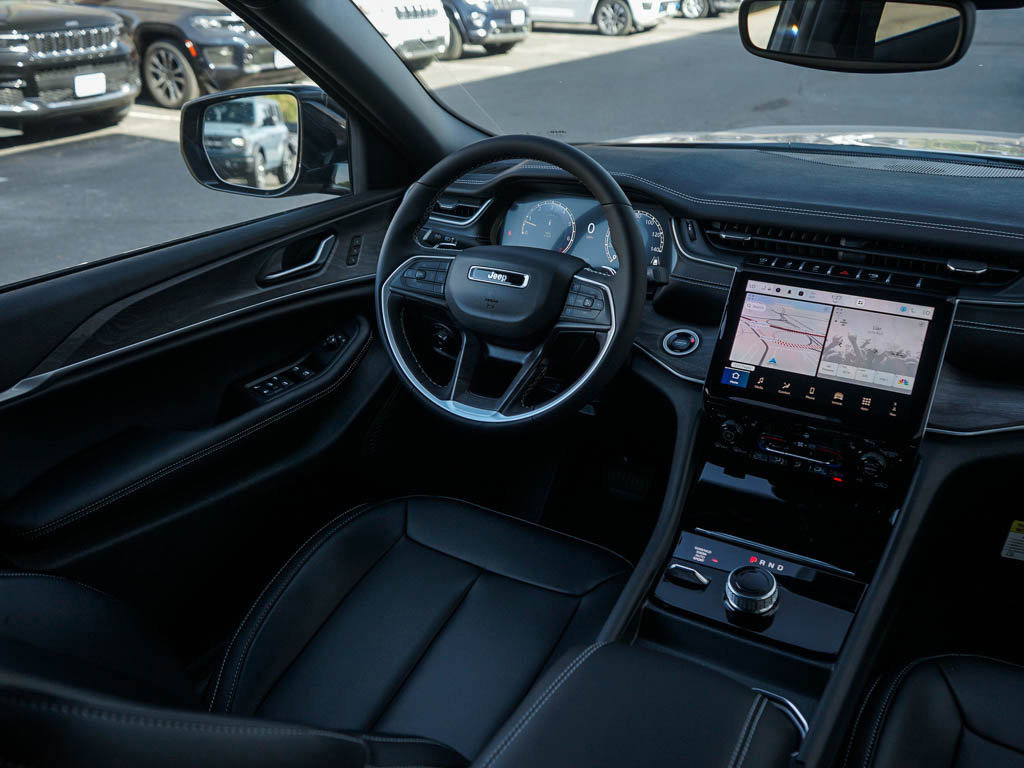 New 2025 Jeep Grand Cherokee Limited w/ Trailer Tow Package image 14