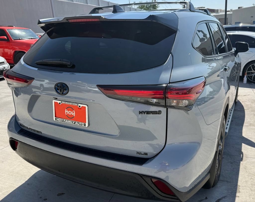 Used 2024 Toyota Highlander XLE FWD image 9