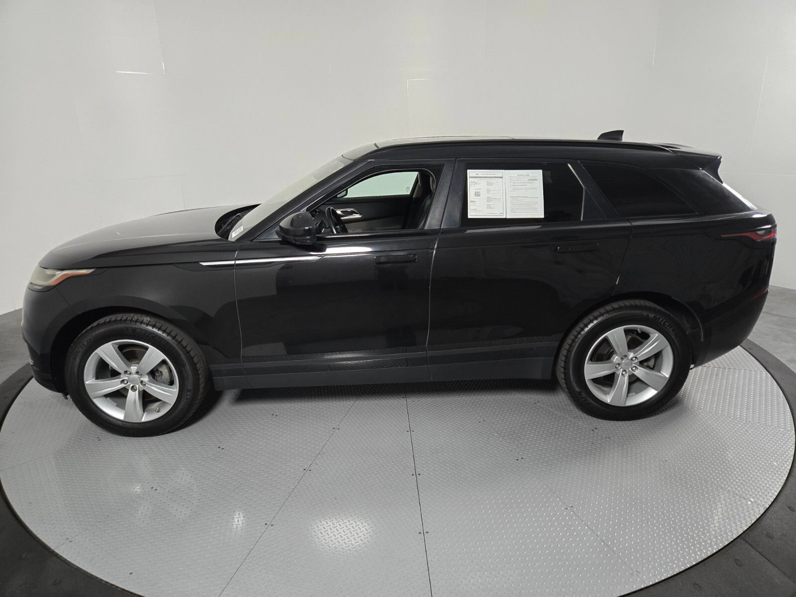 Used 2019 Land Rover Range Rover Velar S AWD/4WD image 33