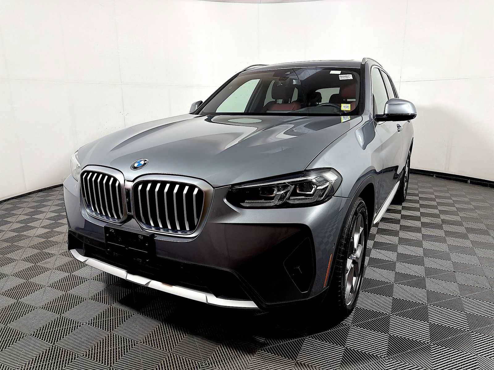 Used 2024 BMW X3 xDrive30i w/ Convenience Package AWD/4WD image 3