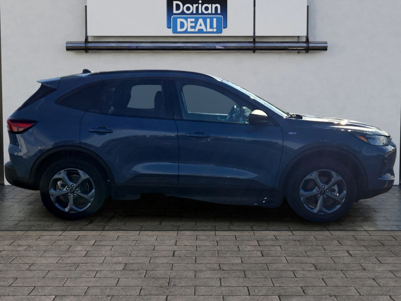 Used 2025 Ford Escape ST-Line w/ Cold Weather Package AWD/4WD image 2