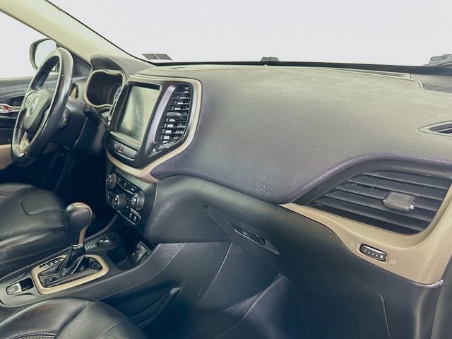 Used 2018 Jeep Cherokee Limited AWD/4WD image 28