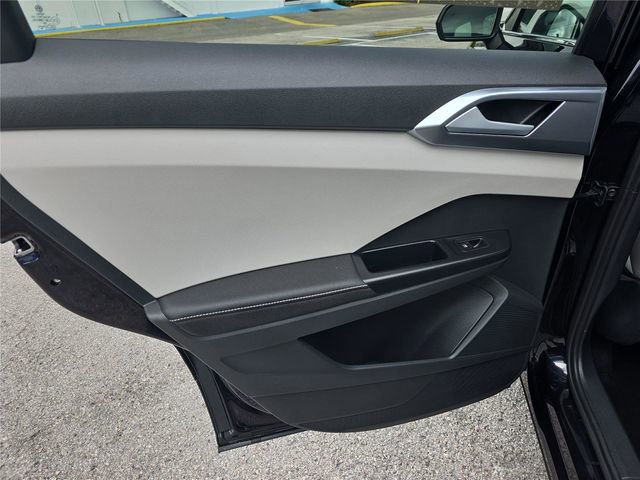 Used 2025 Volkswagen Taos SE image 10