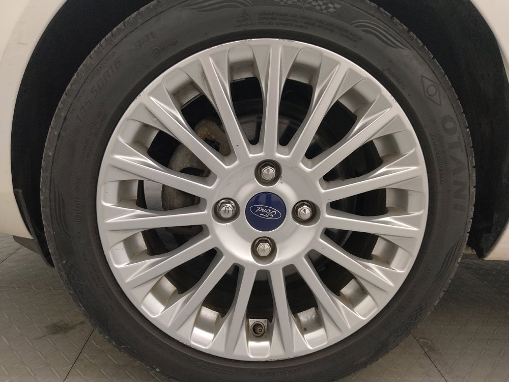 Used 2016 Ford Fiesta Titanium image 31