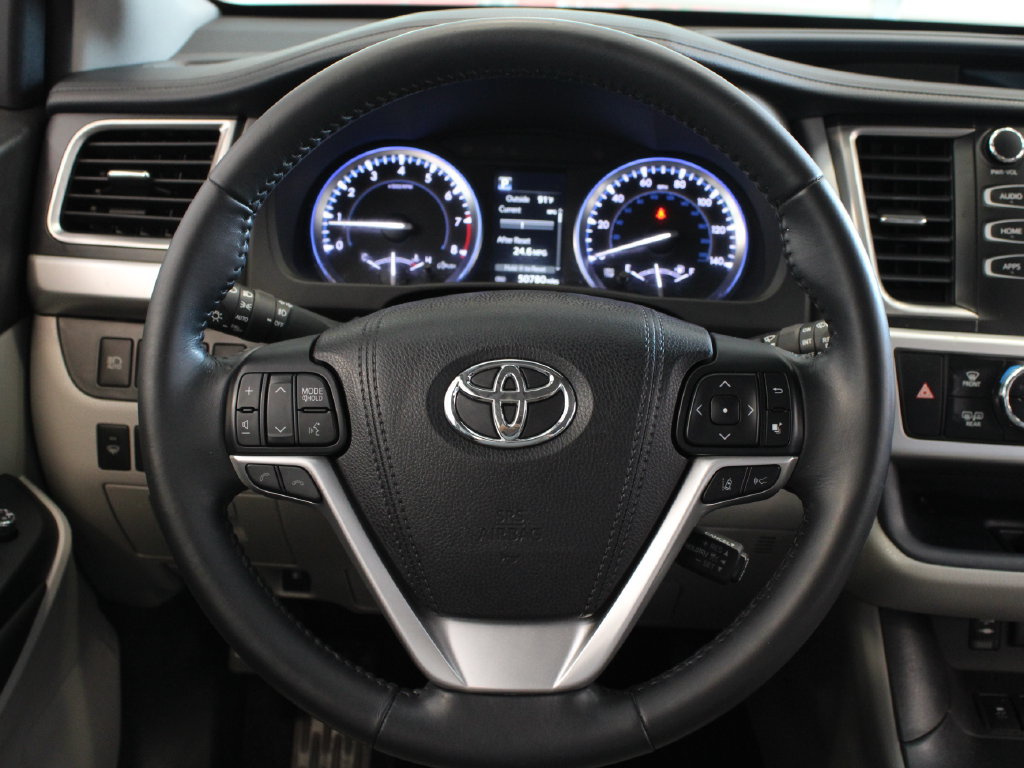 Used 2017 Toyota Highlander XLE FWD image 21