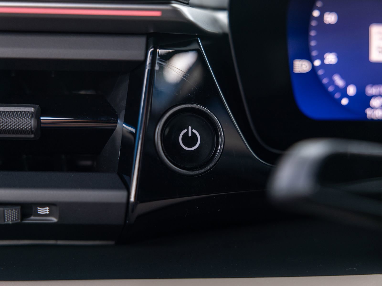 Certified 2025 Porsche Macan Electric image 48
