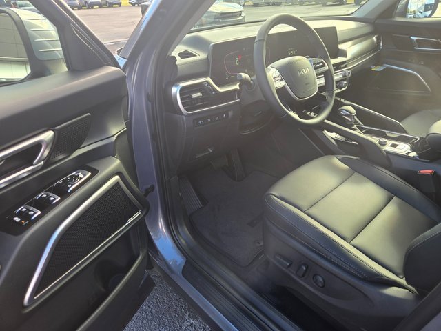 New 2025 Kia Telluride S image 4