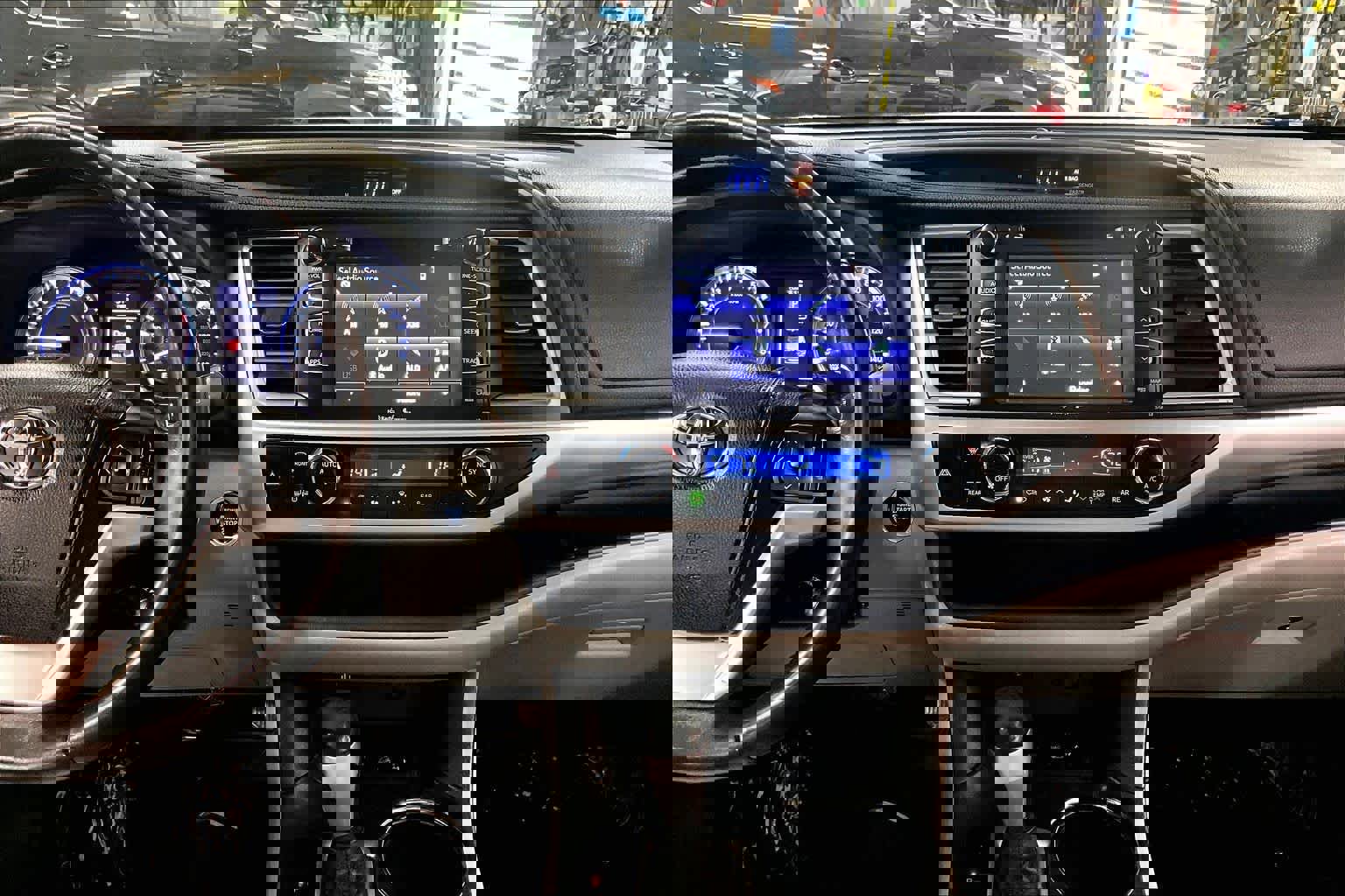 Used 2014 Toyota Highlander XLE image 7