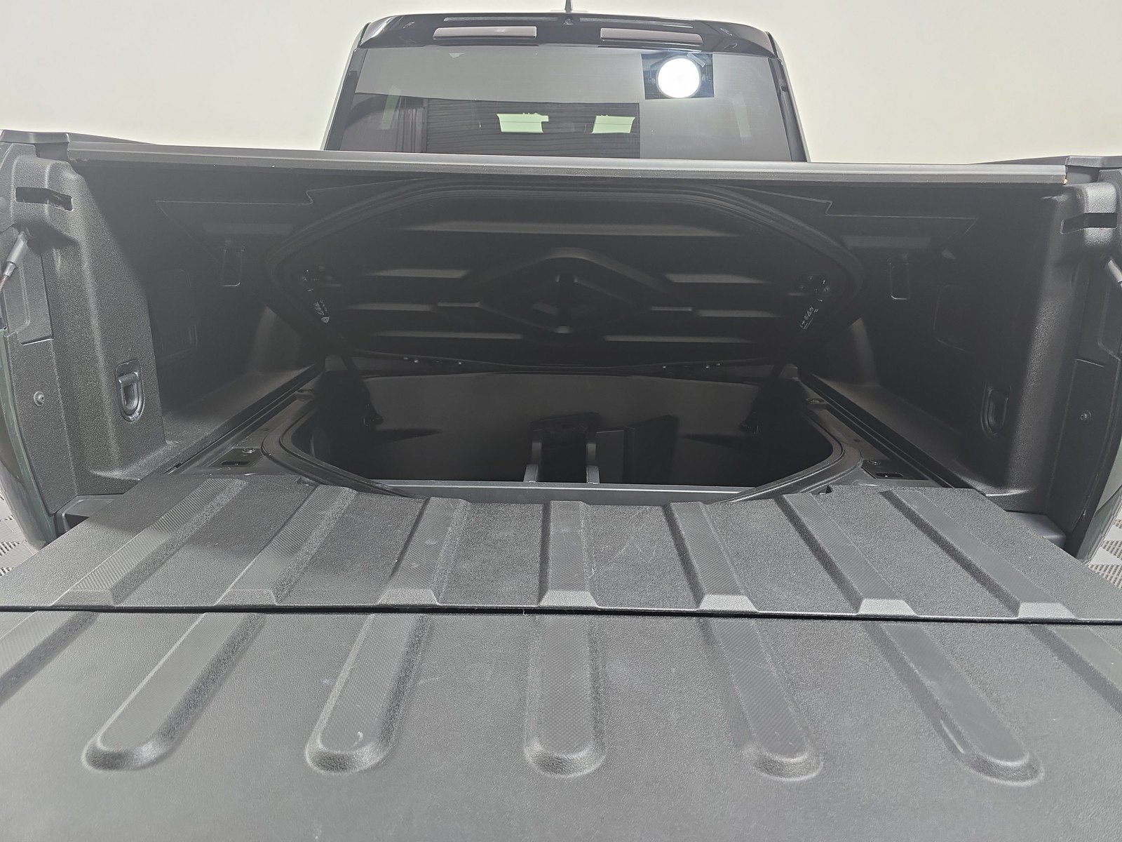 Used 2025 Rivian R1T Adventure AWD/4WD image 15