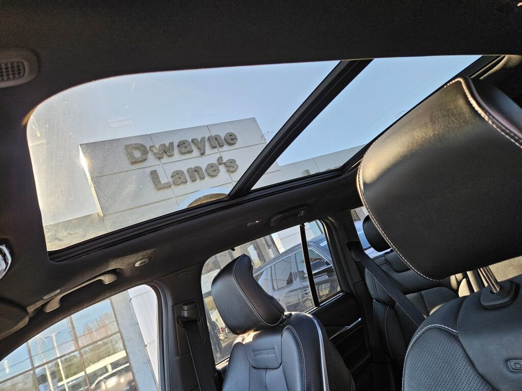 Used 2023 Jeep Grand Cherokee Overland w/ Luxury Tech Group IV image 23