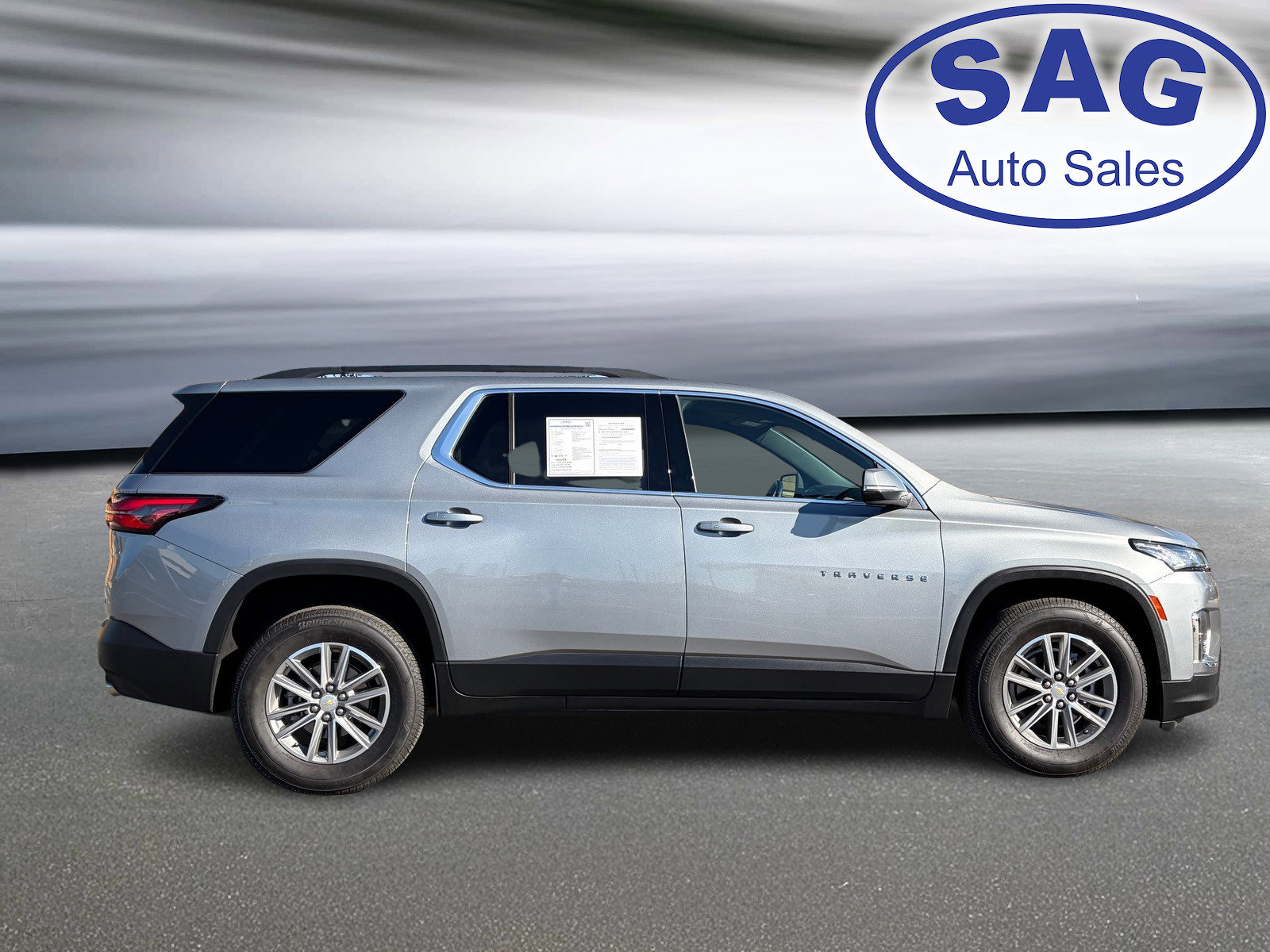 Used 2023 Chevrolet Traverse LT w/ LPO, Cargo Package AWD/4WD image 3