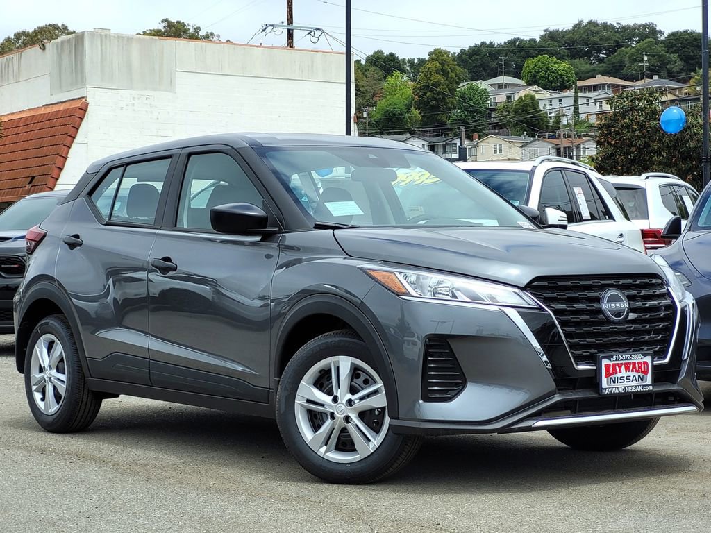 New 2025 Nissan Kicks Play S FWD image 2