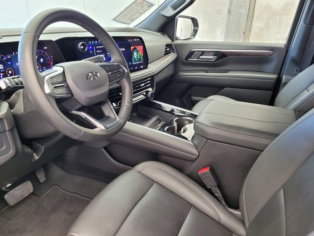 Used 2025 Chevrolet Suburban Z71 image 12