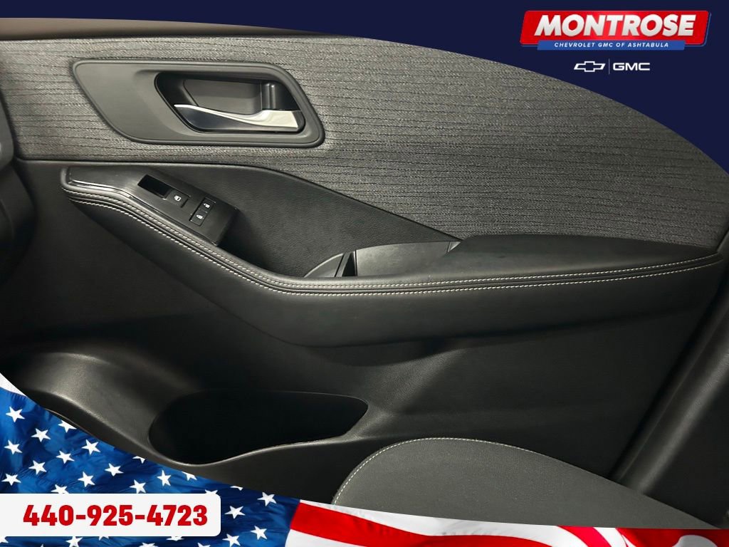 Used 2023 Nissan Rogue SV image 12