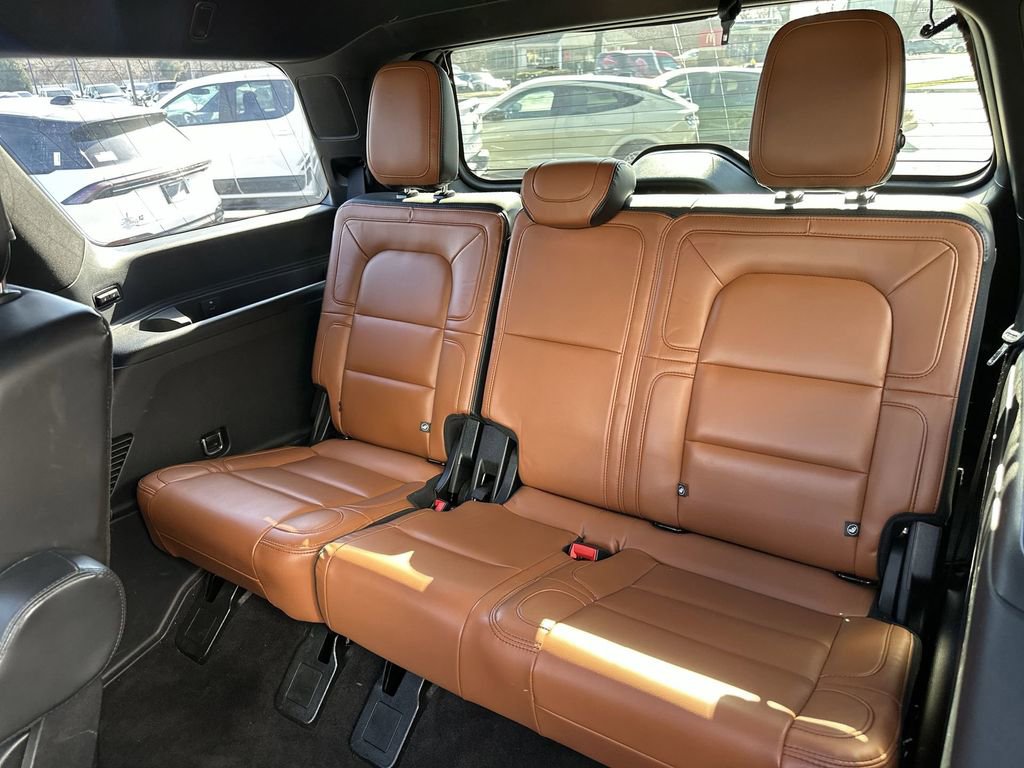 Certified 2020 Lincoln Navigator Reserve w/ Luxury Package image 27