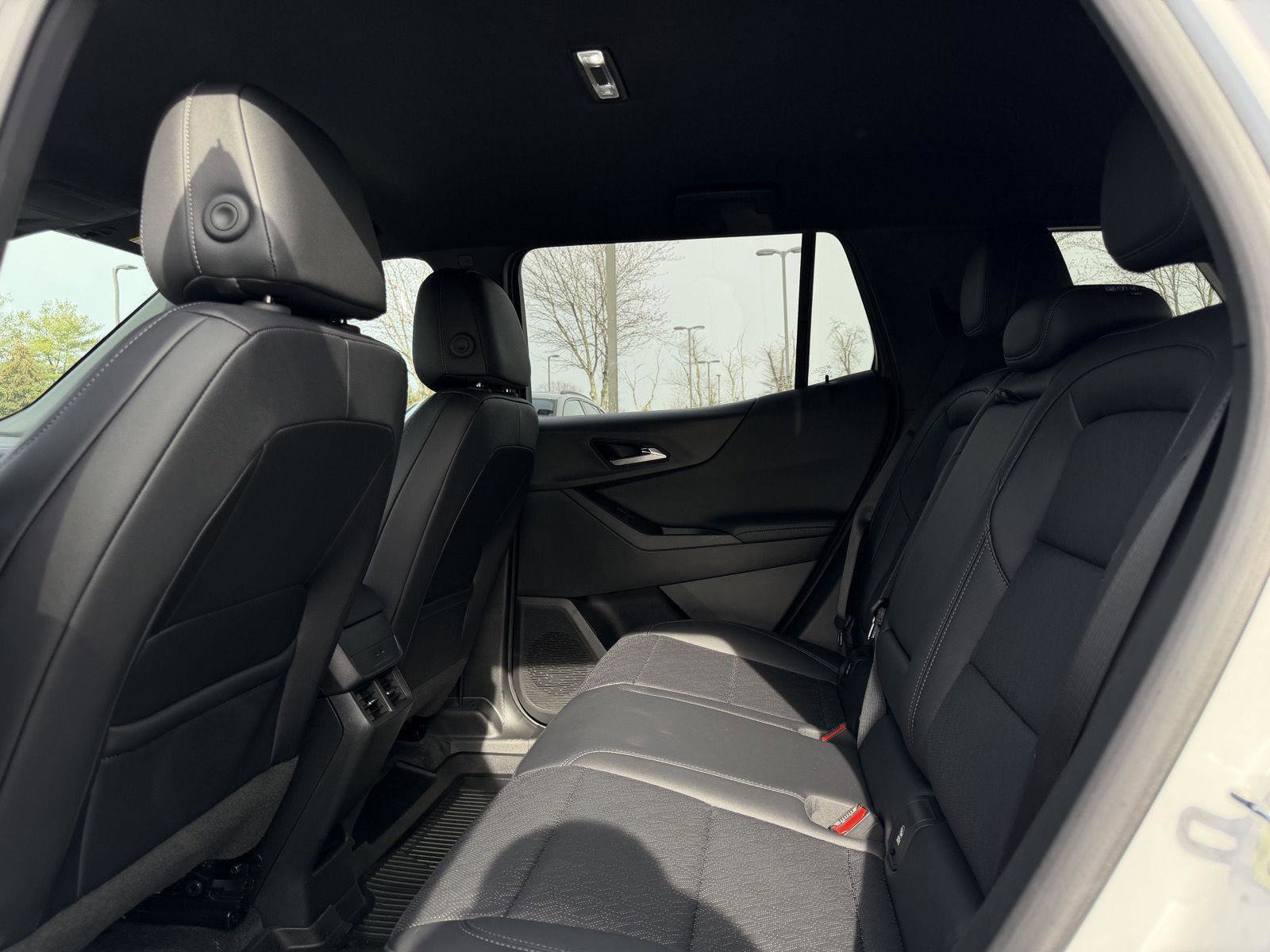 Used 2025 Chevrolet Equinox LT w/ Convenience Package II image 23