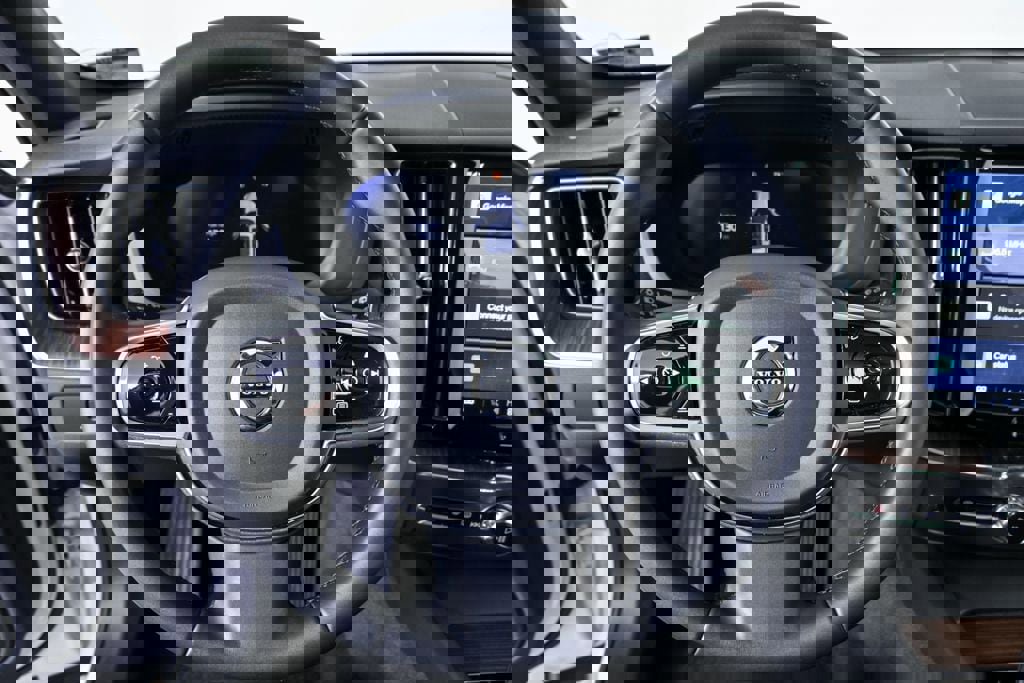 Certified 2024 Volvo XC60 B5 Plus w/ Protection Package Premier AWD/4WD image 10