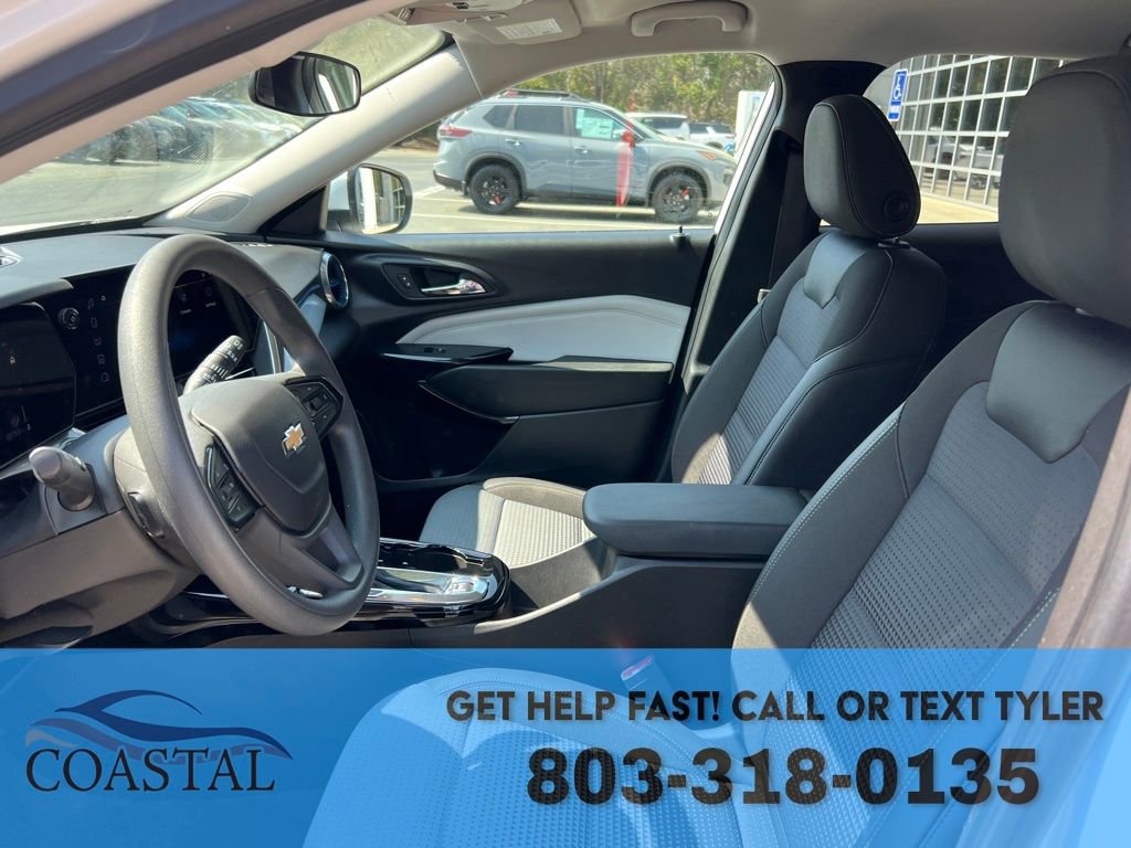 Used 2025 Chevrolet Trax LT image 9