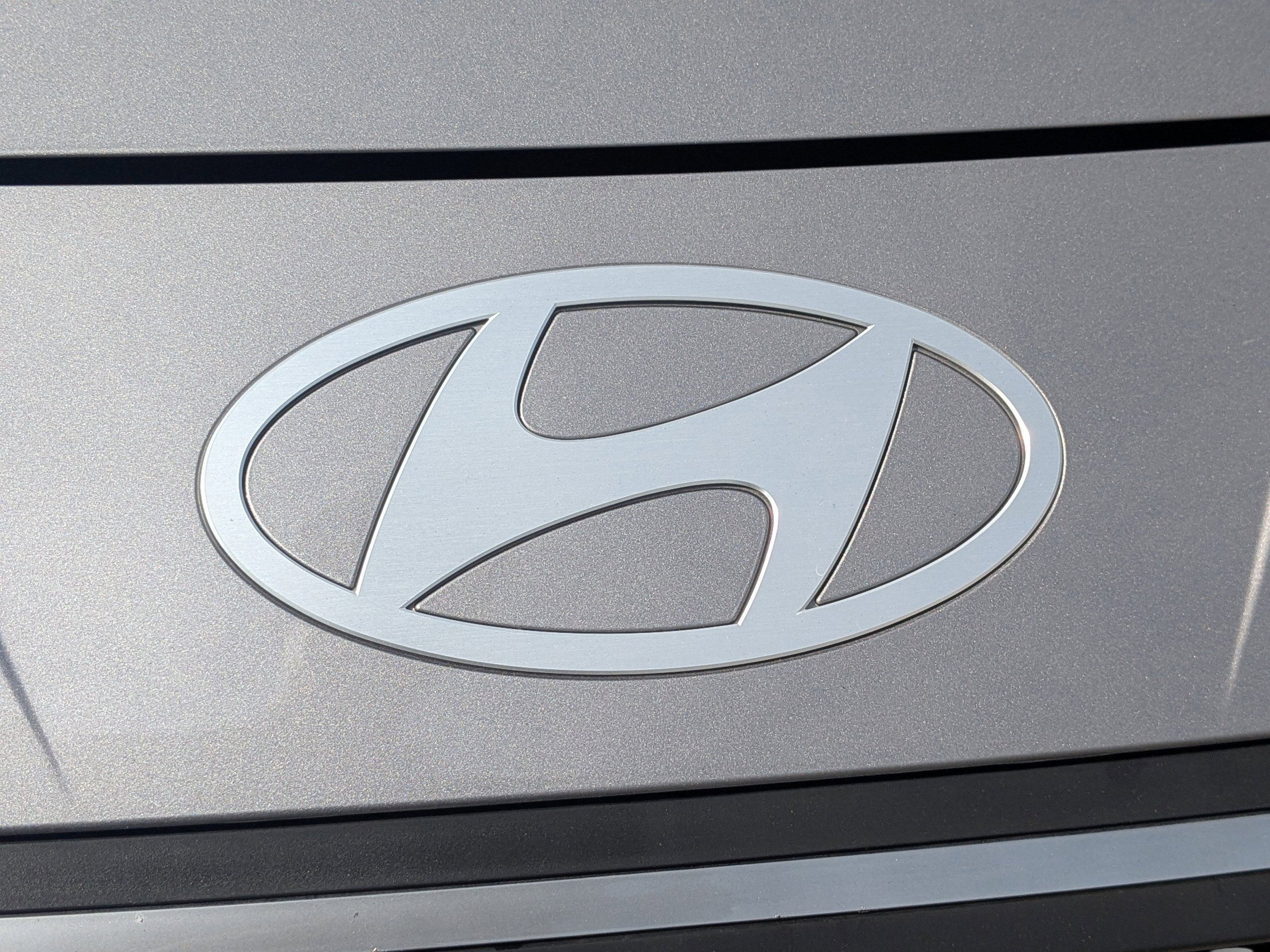 Used 2025 Hyundai Elantra Hybrid FWD image 32