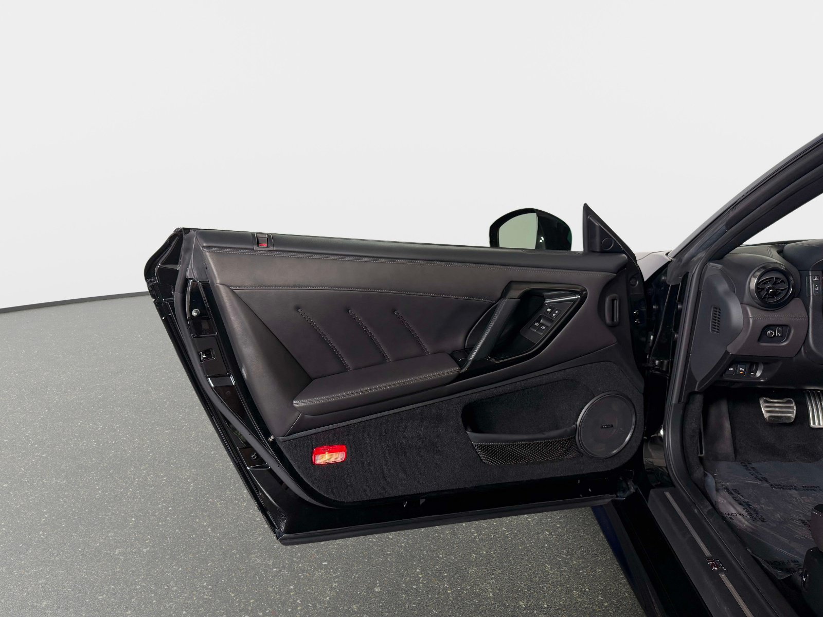 Used 2021 Nissan GT-R Premium AWD/4WD image 29