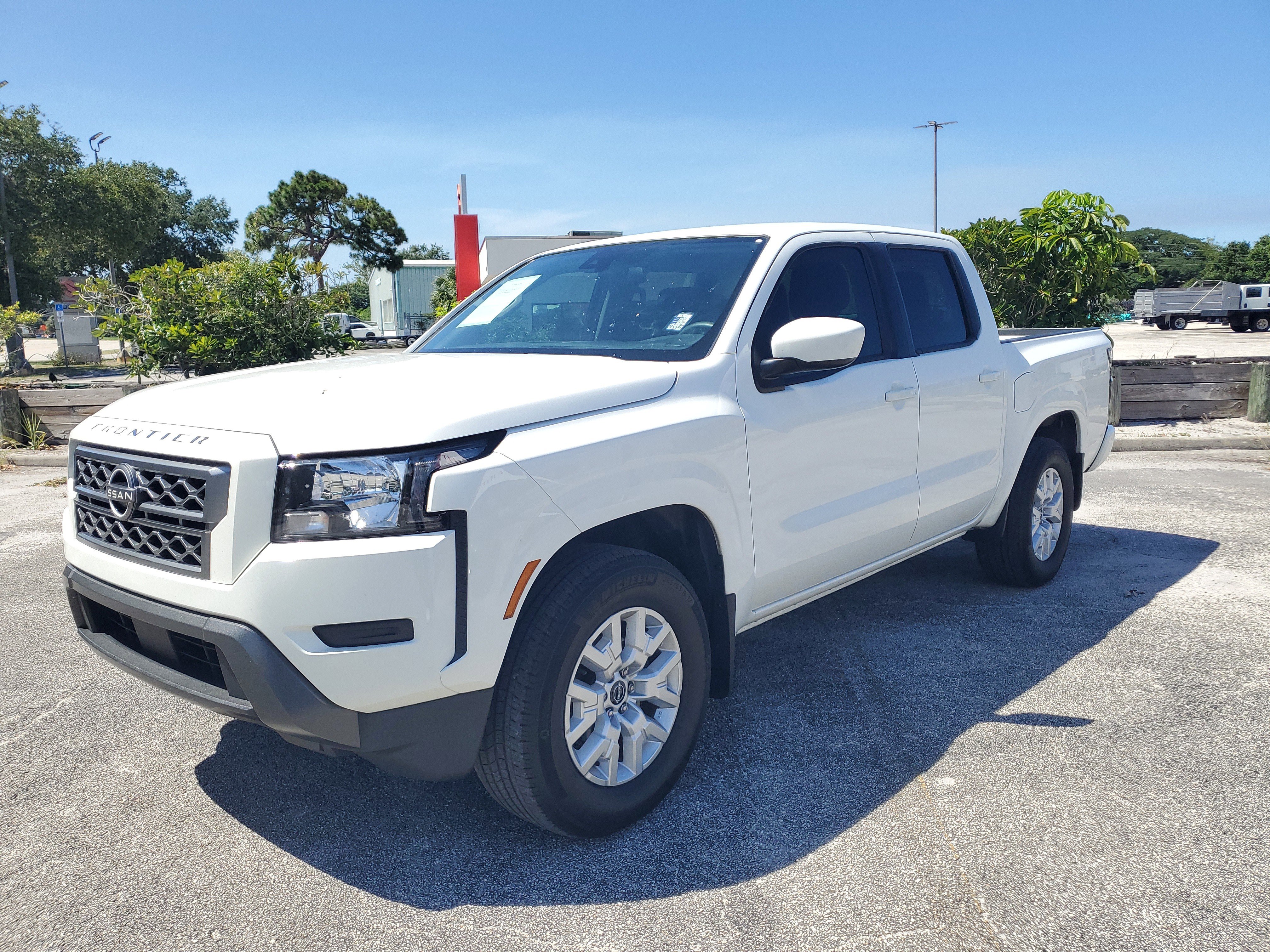 Used 2022 Nissan Frontier SV w/ Technology Package image 3