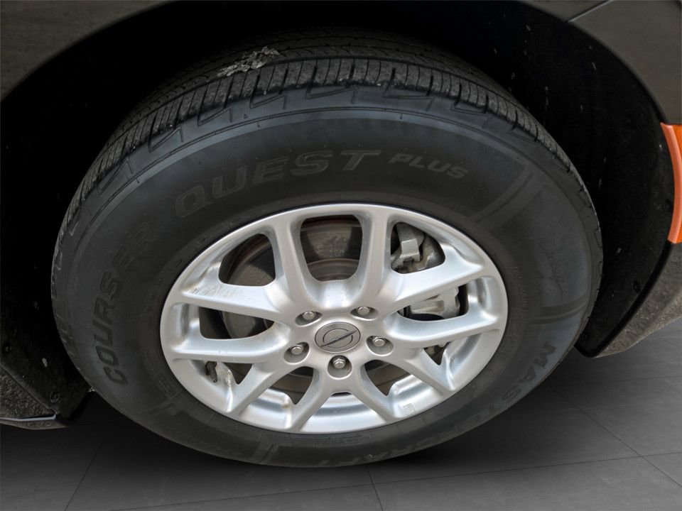 Used 2023 Chrysler Voyager LX image 34