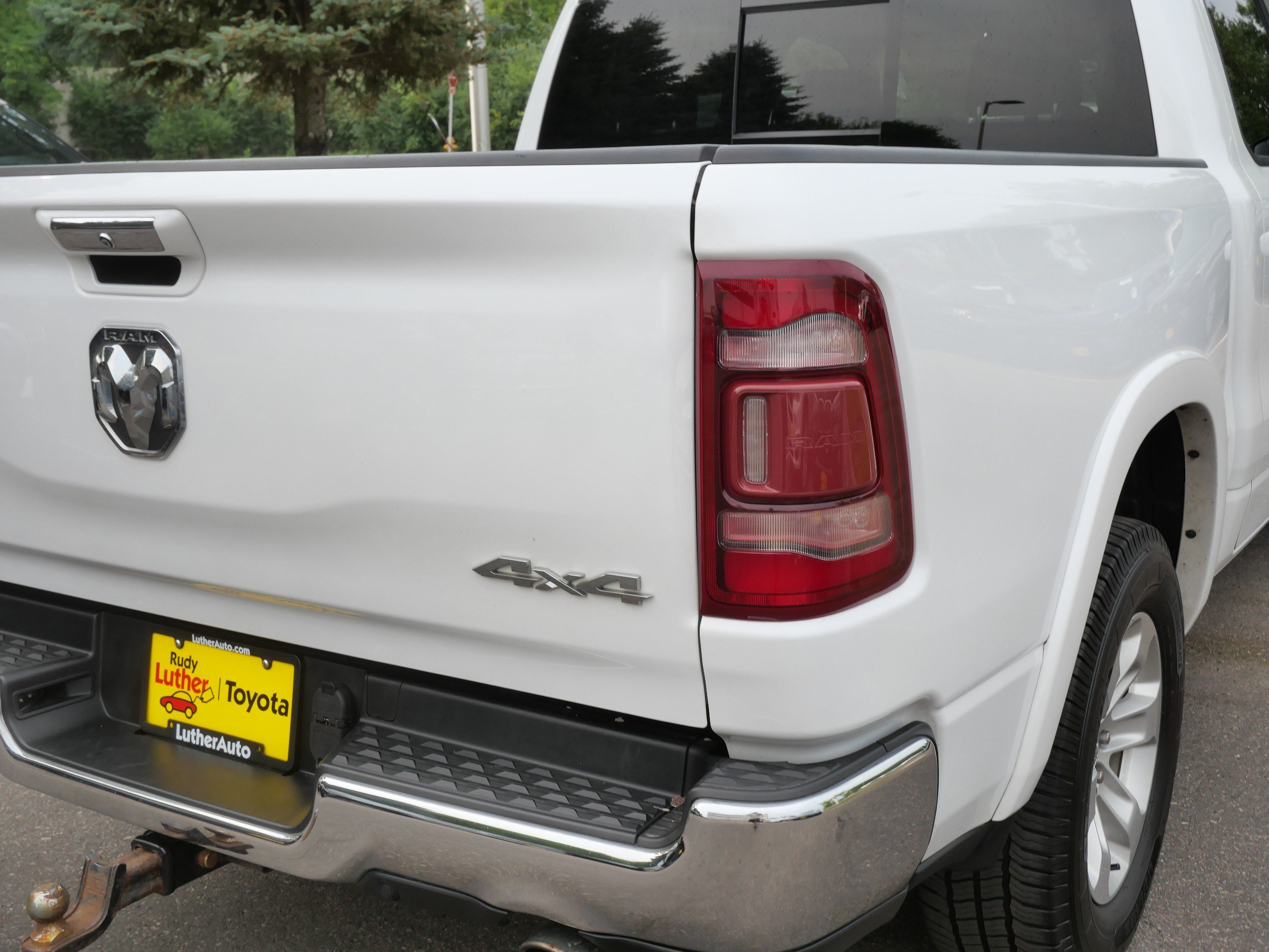 Used 2019 RAM 1500 Laramie AWD/4WD image 17