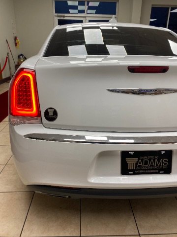 Used 2018 Chrysler 300 Touring L image 11