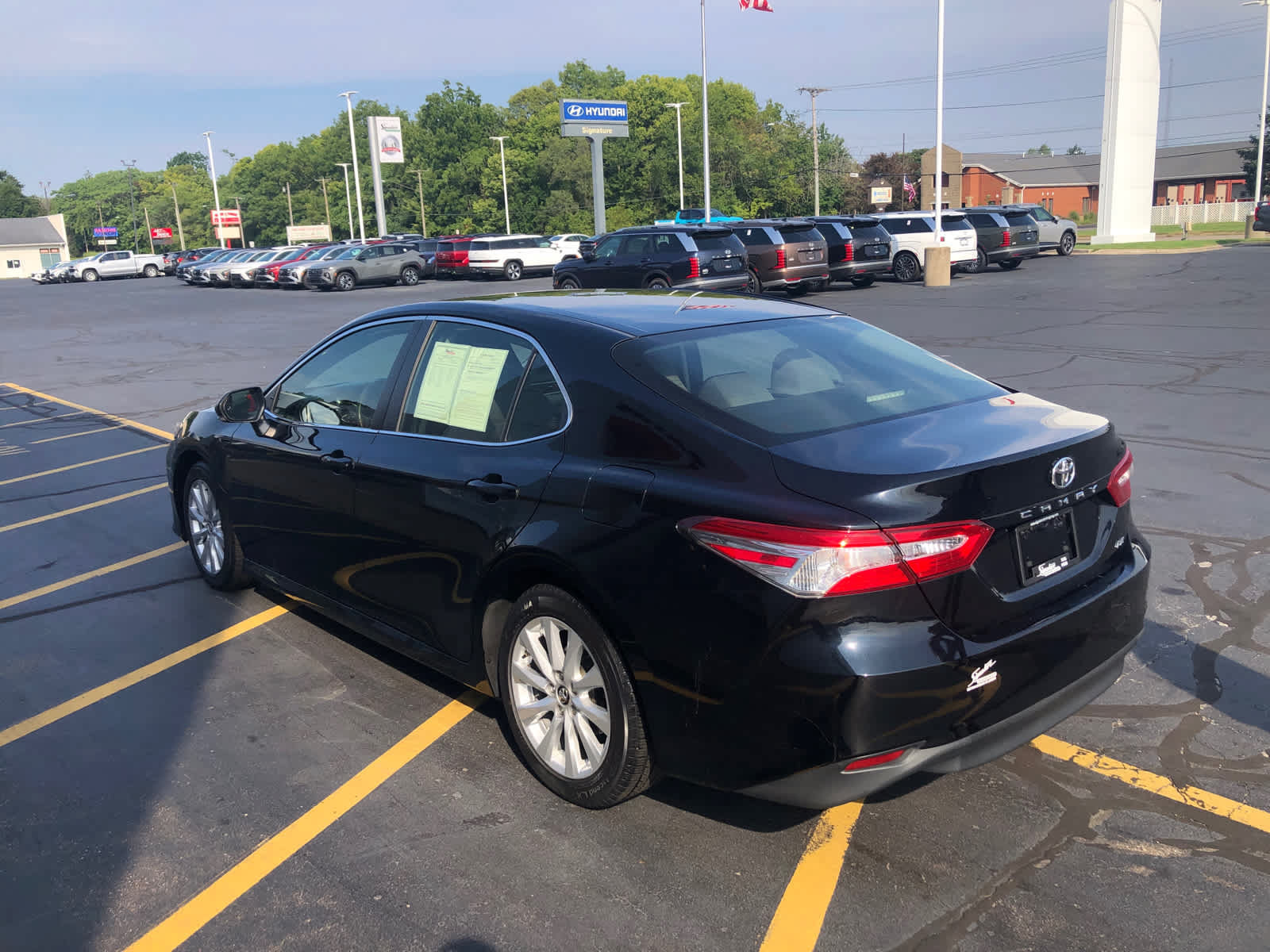 Used 2018 Toyota Camry LE w/ Convenience Package FWD image 6