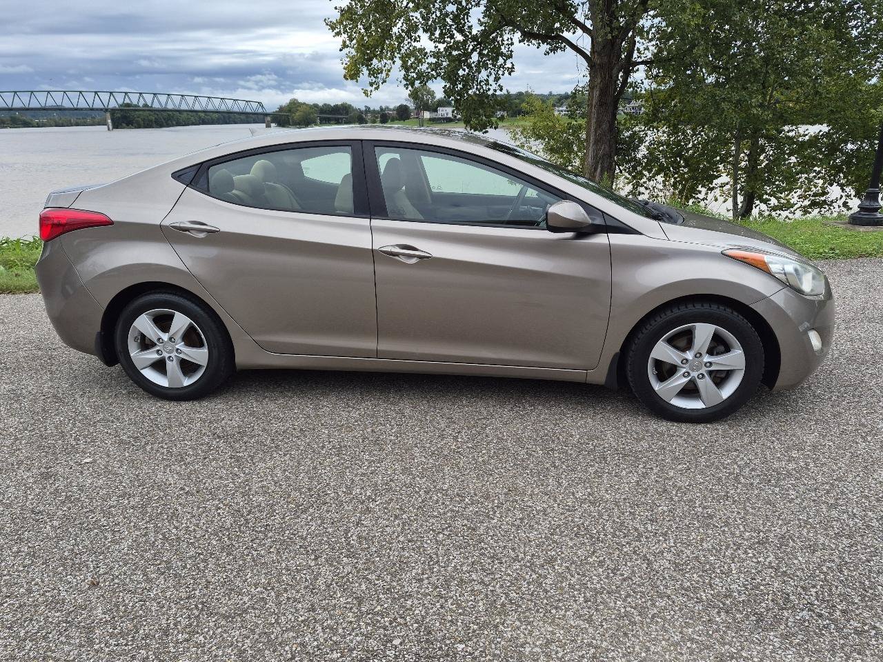 Used 2013 Hyundai Elantra GLS w/ Preferred Pkg FWD image 5