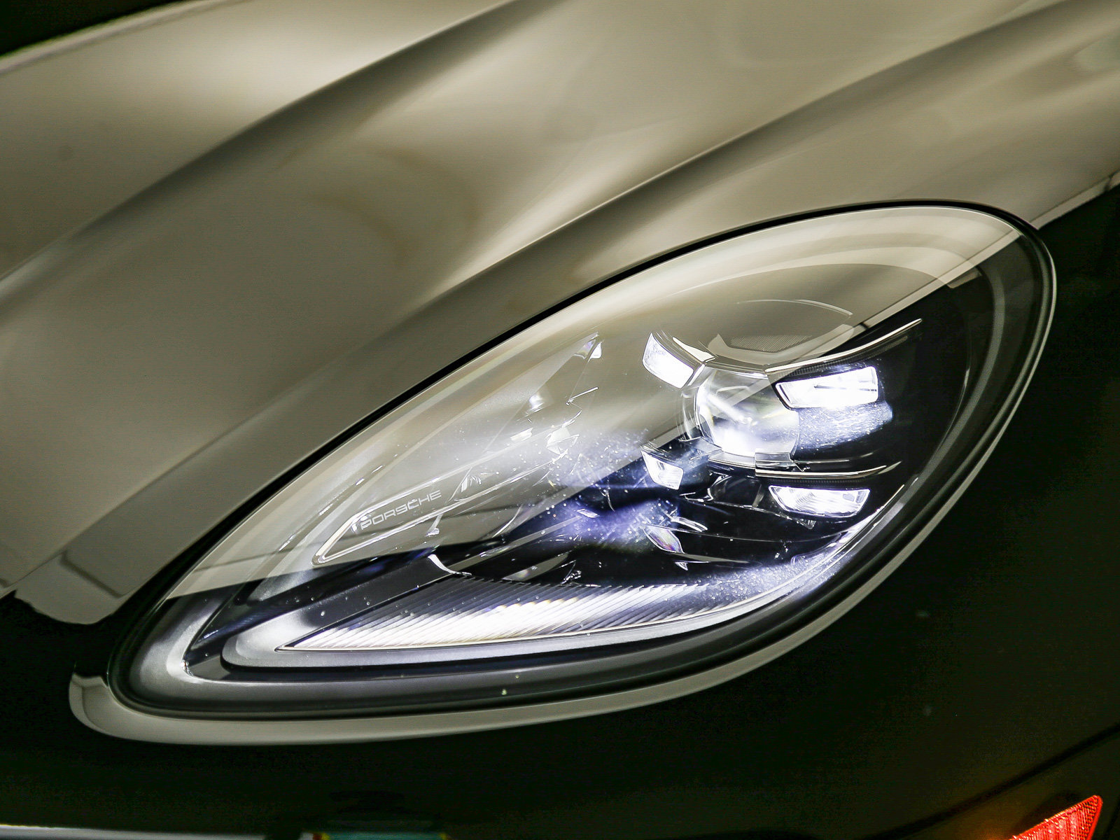 Certified 2026 Porsche Macan AWD/4WD image 11