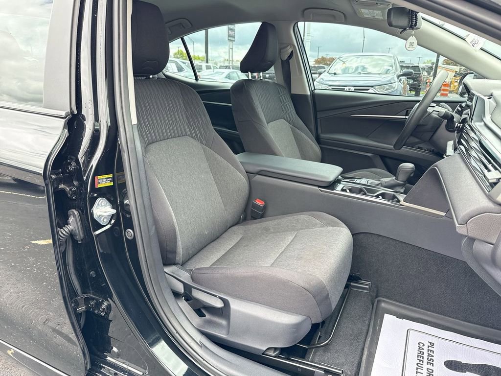 Used 2025 Toyota Camry LE FWD image 25