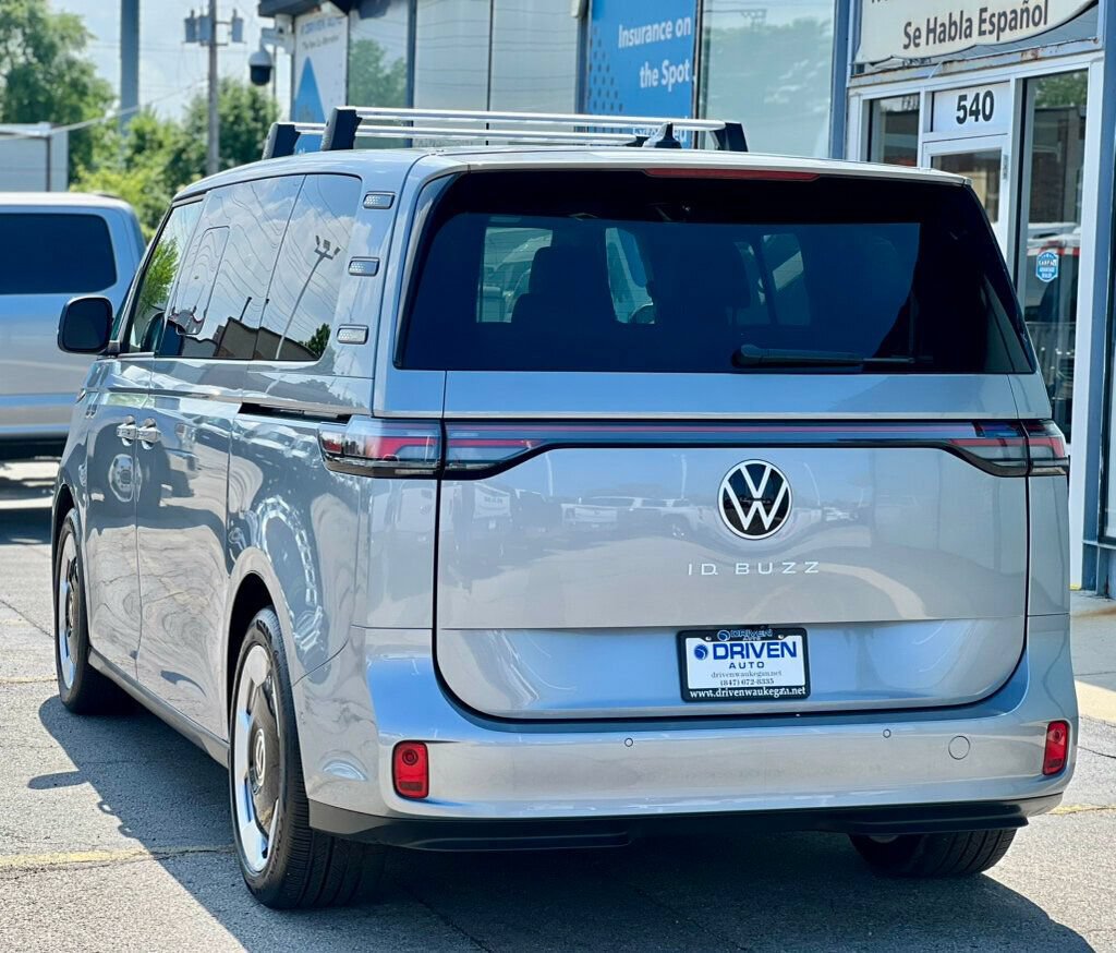 Used 2025 Volkswagen ID. Buzz Pro S RWD image 31