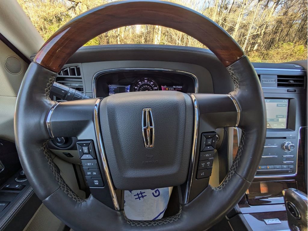 Used 2017 Lincoln Navigator Reserve image 15