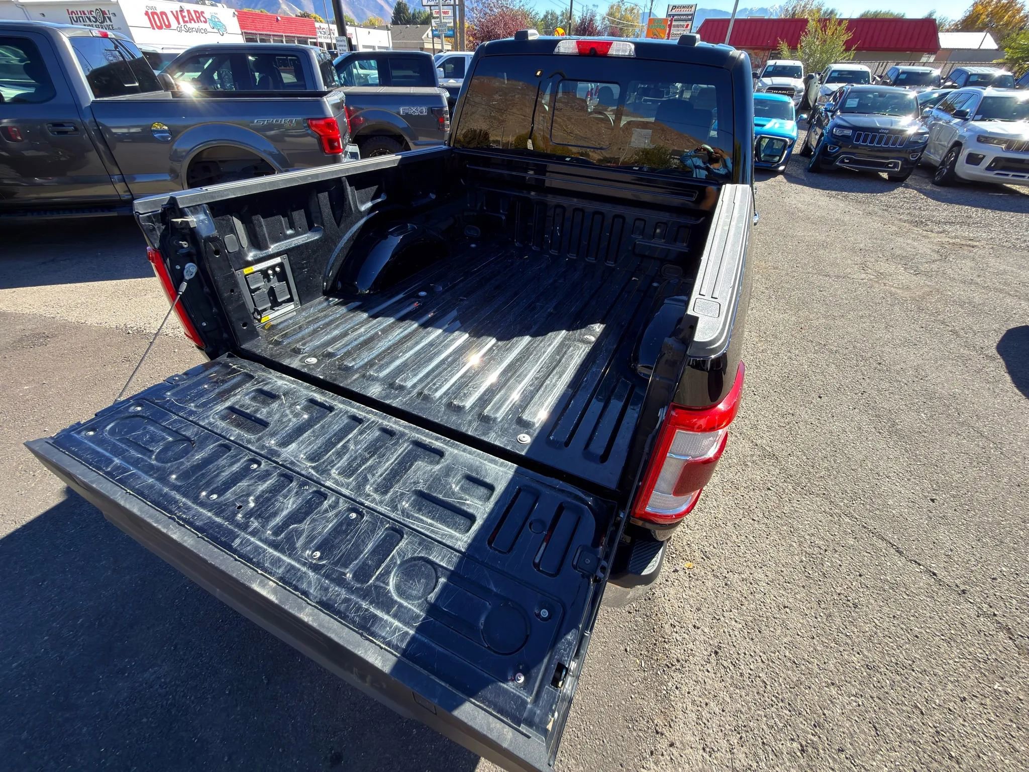 Used 2023 Ford F150 Lariat w/ Trailer Tow Package image 15