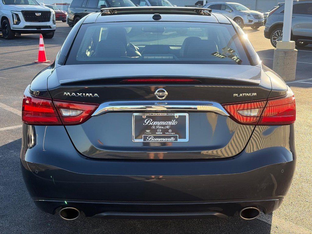 Used 2016 Nissan Maxima Platinum w/ Interior Lighting Package FWD image 4