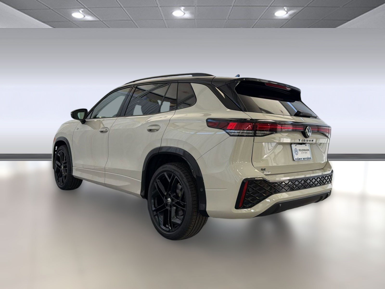New 2026 Volkswagen Tiguan SE R-Line FWD image 3