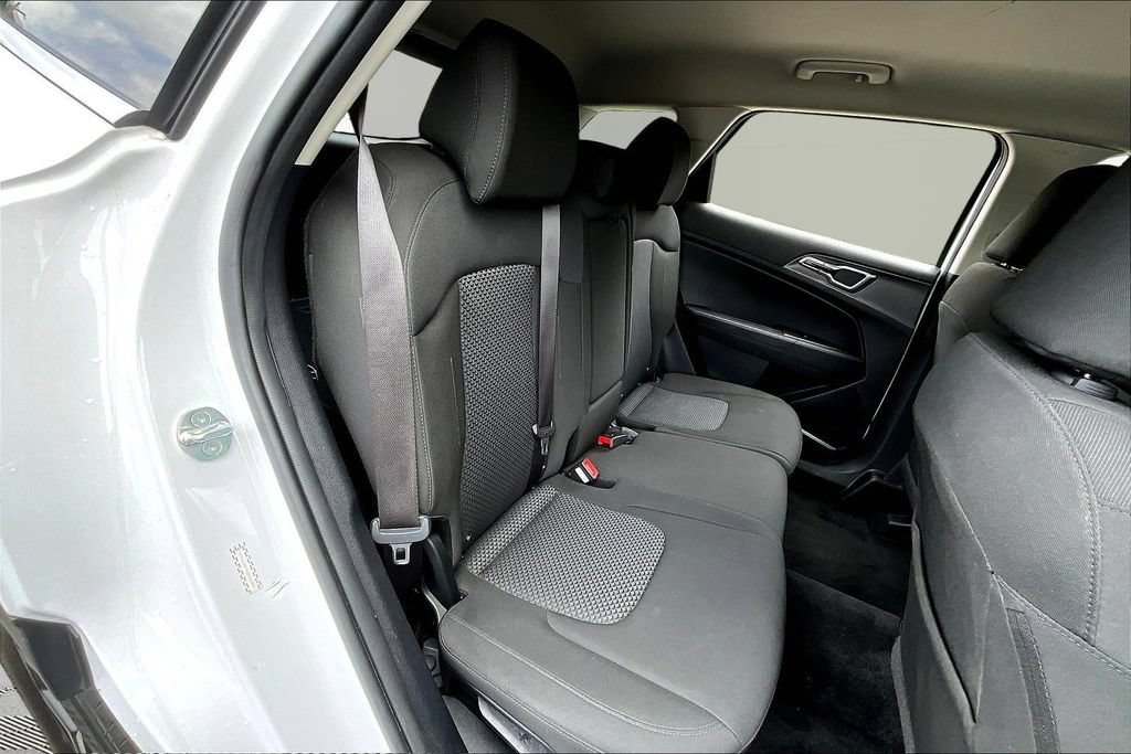 Used 2025 Kia Sportage LX FWD image 24