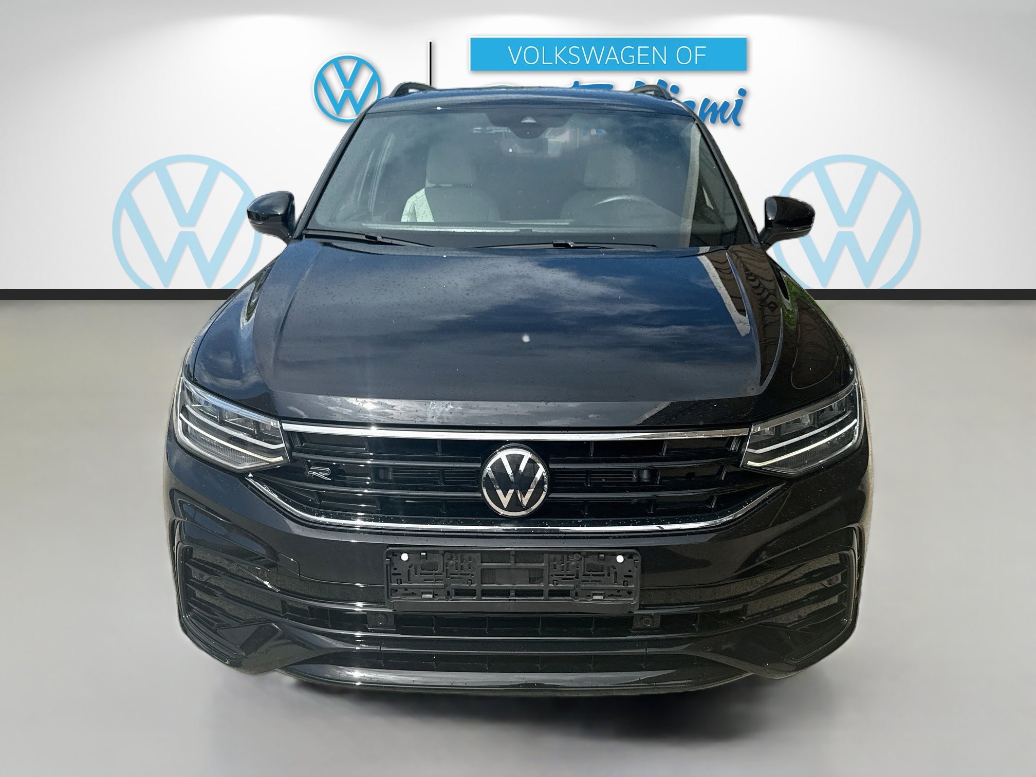 Used 2024 Volkswagen Tiguan SE R-Line FWD image 2