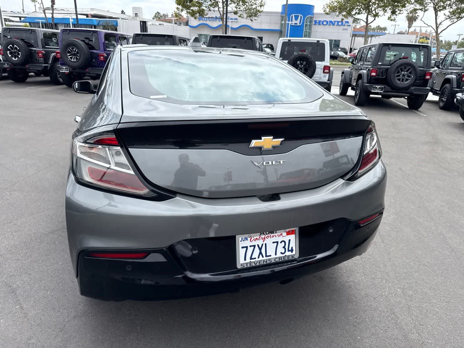 Used 2017 Chevrolet Volt Premier w/ Driver Confidence II Package FWD image 18