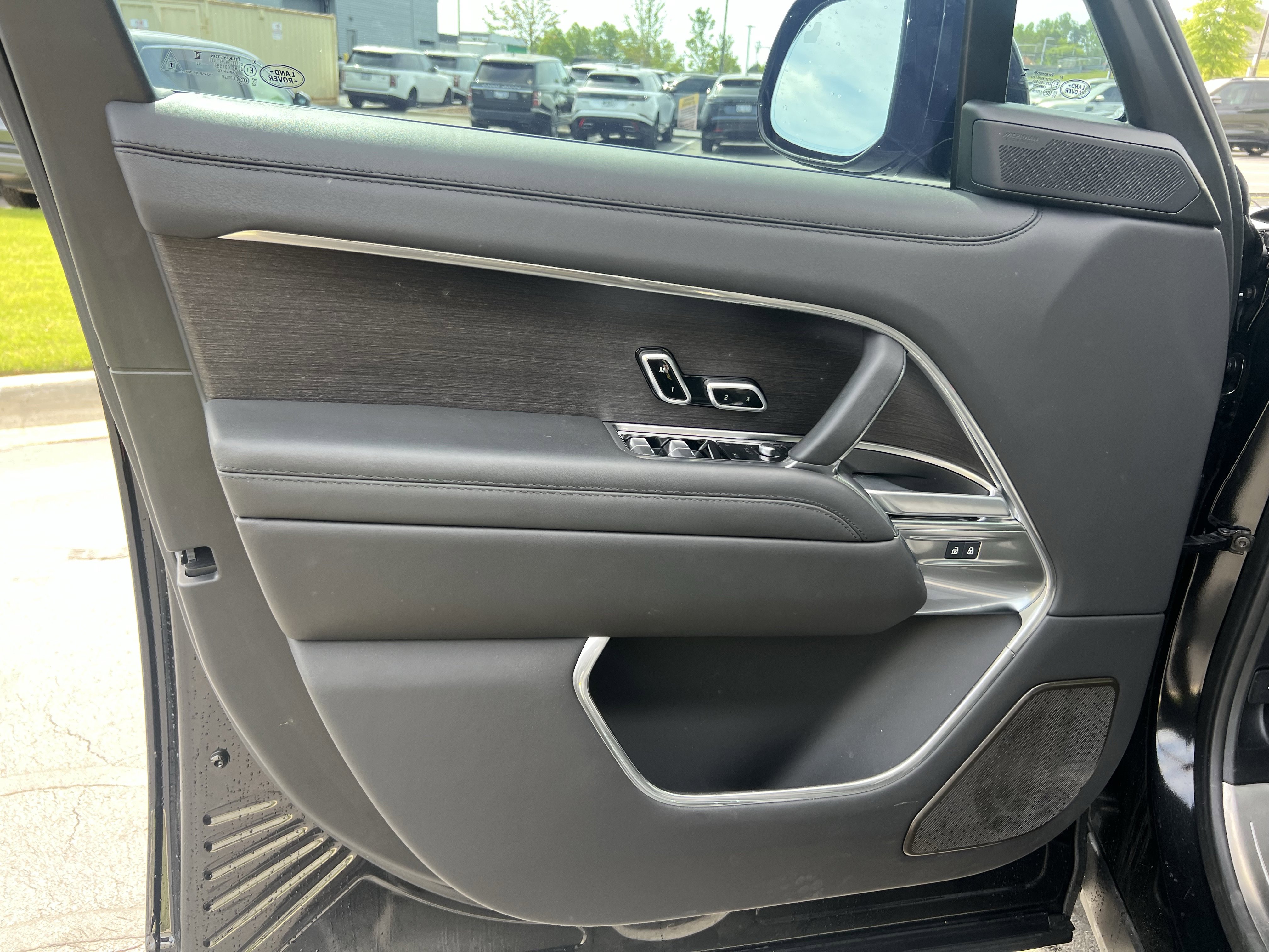 Certified 2024 Land Rover Range Rover Autobiography image 12