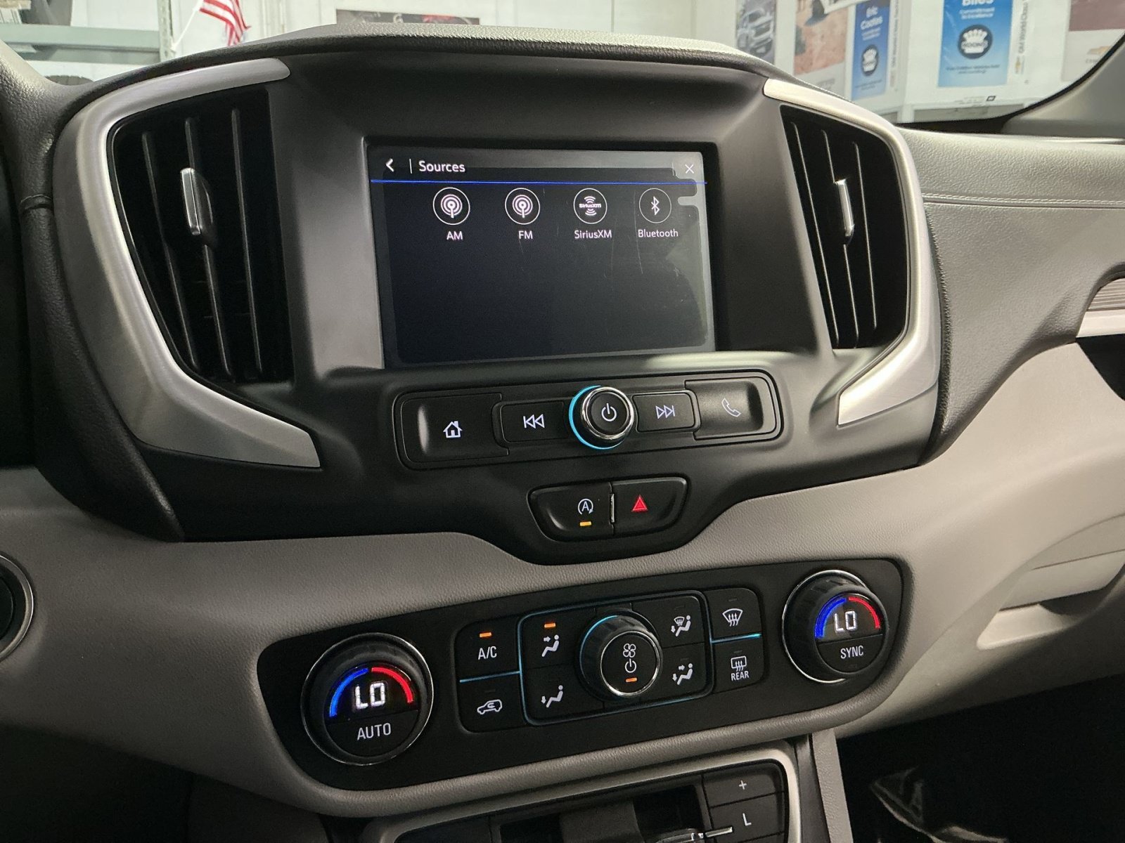 Used 2023 GMC Terrain SLE w/ Driver Convenience Package FWD image 19