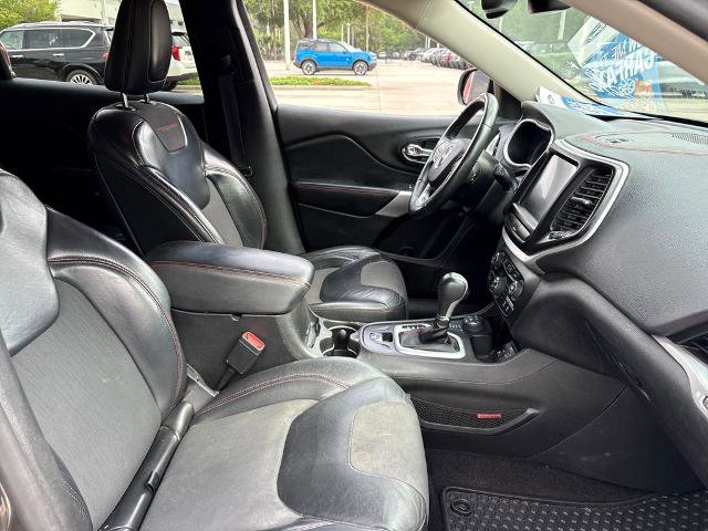 Used 2017 Jeep Cherokee Trailhawk w/ Comfort/Convenience Group AWD/4WD image 26