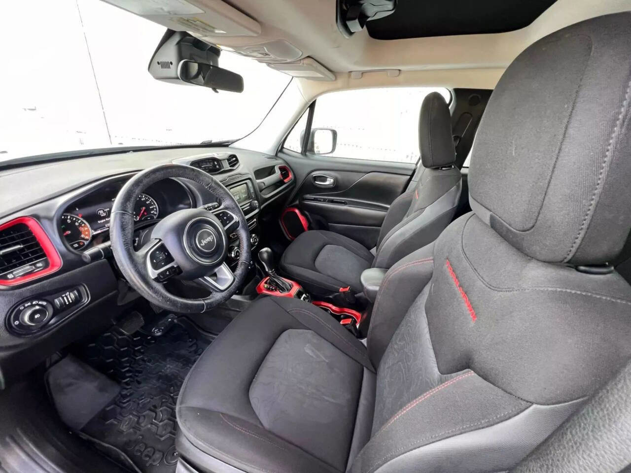 Used 2015 Jeep Renegade Trailhawk w/ Safety & Security Group I AWD/4WD image 12