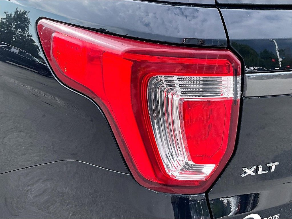 Used 2019 Ford Explorer XLT w/ XLT Sport Appearance Package AWD/4WD image 32