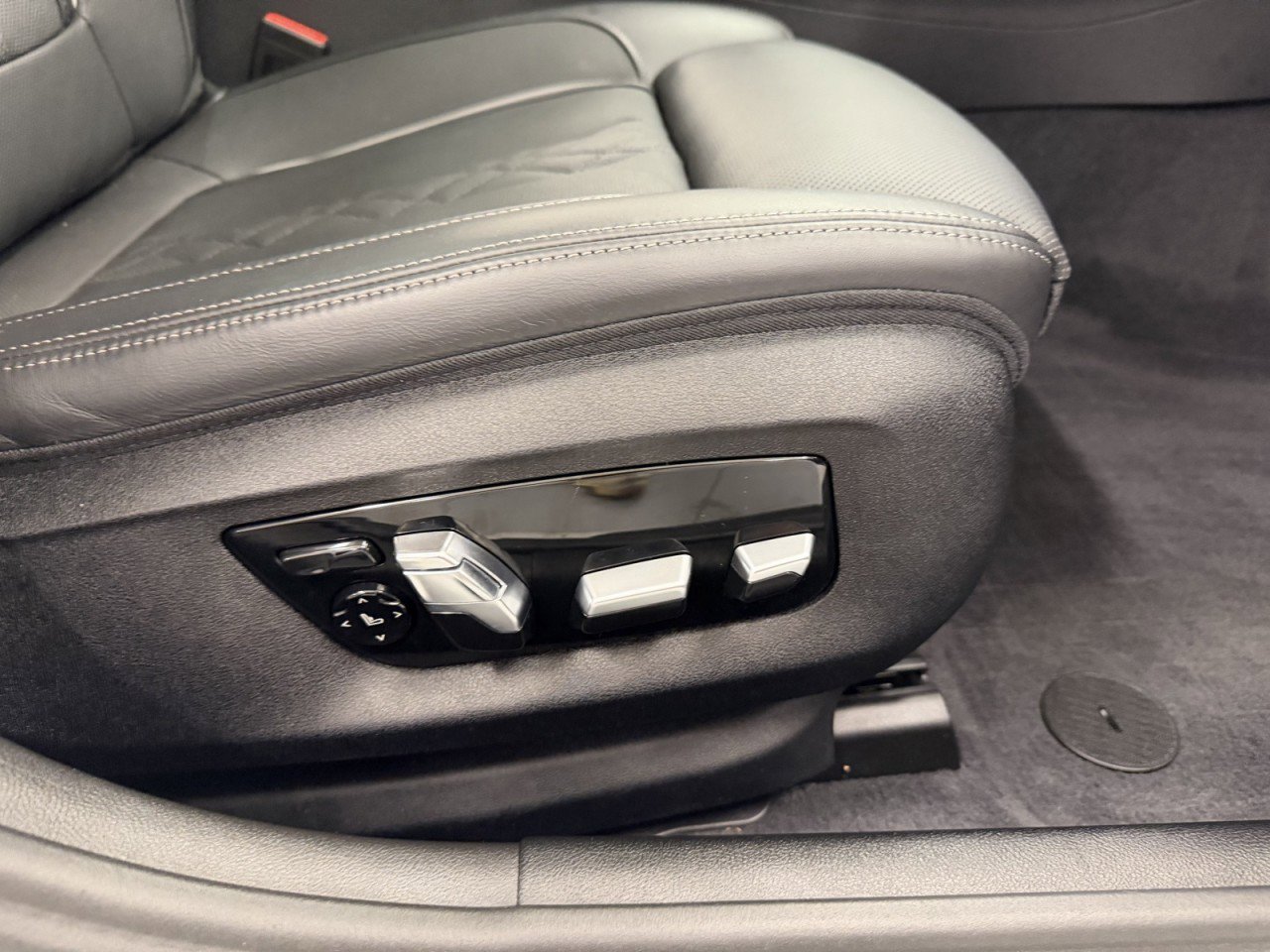 Used 2023 BMW 530i xDrive w/ Executive Package image 53