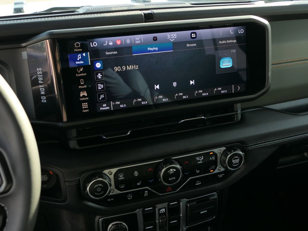 Used 2025 Jeep Gladiator Mojave w/ Convenience Group image 19