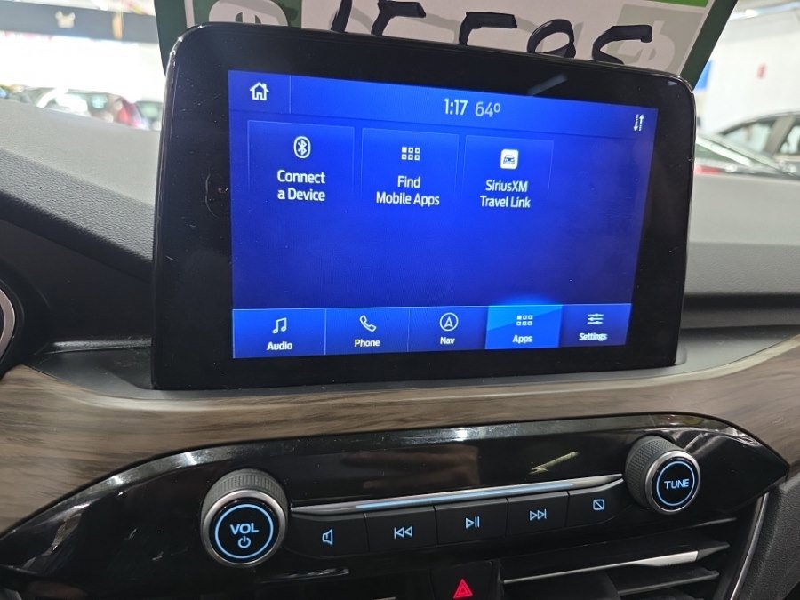 Used 2020 Ford Escape Titanium image 17